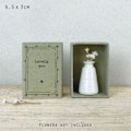 Miniatyrbild 1 av 2: Porslins Matchbox Vas i Ask | East of India Ask Ornament Underbar du Present