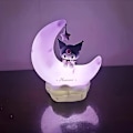 Miniatyrbillede 5 af 5: Sanrio Kuromi Cinnamonroll Måne LED Lys Kawaii 3D Tegneserie Ornament