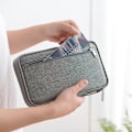 Miniatyrbillede 2 af 5: RFID-beskyttelse - Universal rejsepunge Enkel grå pas-holder