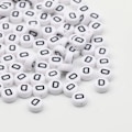 Pikkukuva 5 / 7: 50/100/200 kpl/eriä 7x4mm Valkoiset Pyöreät AZ Aakkoskirjaimet Akryyli Irtotilat Helmiä Korujen Tarvikkeille DIY Rannekoruille B