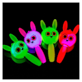 Miniatyrbilde 1 av 5: Håndholdt Lett Gummi leketøy Finger Dekompresjonsstav leketøy Myk Klem Stress Relief leker-Perfek Luminous Rabbit