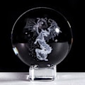 Miniatyrbilde 1 av 4: 3D Krystallkule 60mm Gravert Drage Gaver for Drageelskere Drage Samleobjekter Figurer Glasspynt Midtstykke med Krystallstativ Gaver