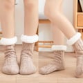 Miniatyrbild 4 av 6: Lurviga Varma Stickade Sockor Tofflor med Halkskydd Beige beige one size