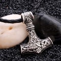 Miniatyrbild 3 av 4: Vikingahalsband Tors Hammare Mjolnir Konstläder Silver silver