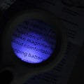 Pikkukuva 3 / 6: Suurennuslasi 4x LED-lampulla - täydellinen lukemiseen ja työhön valkoinen