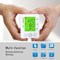 Miniatyrbild 2 av 7: Blodtrycksmätare för handled, automatisk handledsmanschett med justerbart armband, digital hem-BP med stor LCD-skärm, blodtrycksmätare, lagrar White