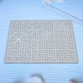 Miniatyrbild 6 av 9: A4 rutnät PVC skärmatta Självläkande papper Läder Tyg Skärbräda (Grå)