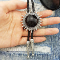 Miniatyrbild 3 av 4: Retro Novelty Western Cowboy Celtic Svart Sten Bolo Tie Nec