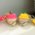 Pikkukuva 8 / 9: Avaimenperä, söpö kawaii-hattu-sika-avaimenperäkoriste, herkkä käsilaukun avaimet PVC-tarvikkeet lahjat lapsille pojille tytöille naisille vaaleanpunainen Yellow