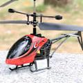 Miniatyrbild 3 av 4: Fjärrstyrd helikopter, flygplansleksak med höjdhållning