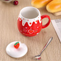 Miniatyrbillede 4 af 6: Rød Kaffekop Krus til Kvinder, Jordbær Koreansk Dejlig Studenter Keramisk Morgenmadskop med Låg og Ske – 450ml/15oz