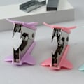 Miniatyrbillede 10 af 10: Hæfteklammefjerner Bærbar Effektiv Fjernelse Ergonomisk Design Hæfteklammeaftrækker til Kontor Finansafdelinger Sakura Pink