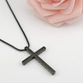 Pikkukuva 6 / 7: Ristiriipus miehille Ristiriipus VOIMAA Raamatun jae Ruostumattomasta teräksestä valmistettu kaulakoru Black Cross1
