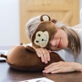Miniatyrbillede 3 af 3: Memory Foam Dyre Rejsepude, Komfortabel Nakkepude med Sød Øjenmaske Let Rejsepude til Fly, Bil, Tog, Bus og Hjemmebrug Monkey