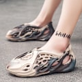 Miniatyrbillede 3 af 4: Unisex Clogs Havearbejde Sko Sommer Brusebad Tøfler YEEZY-C1