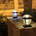 Miniatyrbild 1 av 4: 2LEDs Solcellslampor Utomhus Trädgård Vattentät Solcellsstaketlampor LED Stolpehattlampor för Stolpe, Däck, Uteplats, Staket, Pelare, Trottoar (Varm Färg).