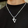 Miniatyrbillede 2 af 7: Krone Initial A-Z Halskæde, Iced Out Bogstav Vedhæng med 22-24 Tommer Kæde, Mænd Kvinder Bling Hip Hop Alfabet Navn Smykker Gave Store Initialer Halskæder V Silver