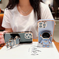 Miniatyrbillede 2 af 6: 6D Elektroplet Astronaut Skjult Stativ Etui til iPhone Kvinder Astronaut Foldbart Stativ iPhone Etui med Kamera Beskytter Blød TPU Stødsikker Bumper Blue iPhone 11 Pro Max