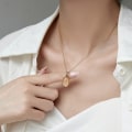 Miniatyrbild 2 av 5: Halsband med hänge för kvinnor, modernt smycke..