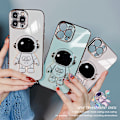 Miniatyrbillede 4 af 6: 6D Elektroplettet Astronaut Skjult Stativ Etui til iPhone Kvinder Astronaut Foldbart Stativ iPhone Etui med Kamera Beskytter Blød TPU Stødsikker Bumper Pink iPhone 11 Pro Max