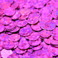 Pikkukuva 7 / 9: 50G DIY PVC ei reikää pyöreä paljetti lava häävaatteet tarvikkeet (Laser syvä violetti 5mm)