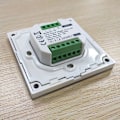 Miniatyrbillede 2 af 2: LED Væg Touch Panel Controller til RGB/RGBW/RGB+CCT LED Farveskiftende Strip Lys med DC 12-24V