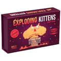 Pikkukuva 1 / 5: Exploding Kittens Party Pack -korttipeli Exploding Kittensiltä - Korttipeli aikuisille, teini-ikäisille ja lapsille - Hauskoja perhepelejä - Venäläinen ruletti -korttipeli