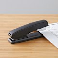 Miniatyrbilde 4 av 4: Basics Heftemaskin, Svart Pakke med 1