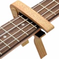 Miniatyrbild 4 av 5: Gitarrkapo med 5 plektrum (original träfärg) - 75*80mm, Legering Git