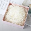 Miniatyrbilde 2 av 5: 100 Gram Rivetpapir (Hvit), Rivet Kraft Raffiapapir Fyll