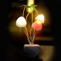 Miniatyrbillede 1 af 5: EU-stik LED-svampenatlys 7 farver skiftende lyssensor væglampe seng til stue badeværelse soveværelse