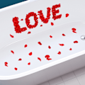 Miniatyrbild 1 av 5: 1 stycke rosblad frostade väggdekaler självhäftande LOVE