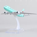 Miniatyrbild 3 av 5: Boeing 777 Kanada 1/400 Diecast Metallflygplansmodell med Stativ - Flygbolag Legering Modellplan (6 tum Lång) Display