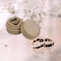 Miniatyrbillede 5 af 5: 2 stk. Mini Runde Træringe Smykker Ringæske Bryllupsringæske