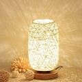 Miniatyrbilde 2 av 5: Senglampe i rottingledning og trestøtte (Beige)