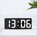 Miniatyrbilde 2 av 5: Stor smart digital veggklokke APP-kontroll Tid/Dato/Lydaktivering og nedtellingsfunksjon Trinnløs lysstyrke og volum Vekkerklokke med slumrefunksjon