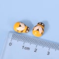 Miniatyrbillede 4 af 5: 100 stk. små træbi-pynt med klæbende bi-klistermærker