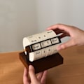 Miniatyrbilde 3 av 5: Roterende Evigvarende Skrivebords Kalender, Trehjulkalender Måned Uke Dag Datovisning for Hjemmekontor, Gjenbrukbar Påminnelse