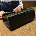 Miniatyrbild 9 av 10: Crocodile Flap Bag Handväskor Damväskor Svart Vit Small Day Clut Rosa