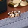 Pikkukuva 6 / 7: Arc Wave Shape Special Ring - Tyylikäs Pinky-sormus naisille d 2mm leikattu aallotettu teräsmaali Nro 5