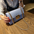 Miniatyrbild 5 av 10: Crocodile Flap Bag Handväskor Damväskor Svart Vit Small Day Clut Violett