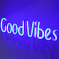 Miniatyrbild 7 av 8: Neon skylt Good Vibes ord USB-driven neonljus för sovrum bar pub hotell fest konstdekoration