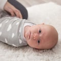 Miniatyrbild 5 av 8: Swaddle Sanctuary, Lättanvänd Sovpåse för Spädbarn Säkerställer Lugna Nätter, Andningsbar Ekologisk Bomull För Komfort Året Runt, Justerbar Design