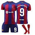 Pikkukuva 1 / 2: 23/ Barcelonan kotijalkapallopaita sukilla 9 LEWANDOWSKI- Perfet 9 LEWANDOWSKI 24