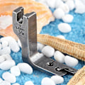 Miniatyrbillede 1 af 5: Universal industriel enkeltnåls fladsengssymaskine rullefalds trykfod (1,6 mm) - Perfekt