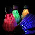 Miniatyrbillede 3 af 5: Holdbar og Lysende LED Badminton Bold til Indendørs / Udendørs (4 Farver) - Perfekt