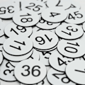 Miniatyrbilde 5 av 5: Nummererte merkelapper - Graverte nummererte merkelapper, ID-merkelapper, nøkkelmerkelapper uten hull - Perfekt 51-100 White
