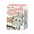 Miniatyrbilde 1 av 5: Pop Mart Labubu The Monsters – Spennende Macaron Plysj Nøkkelring Serie (1 Blind Box, 17 cm)
