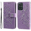 Miniatyrbillede 1 af 4: Syv-bladet Blomster Præget Læder Telefon Cover - Perfet Compatible with MotorolaMoto G55