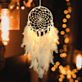 Miniatyrbillede 1 af 6: LED-drømmefanger til børn vægskilt Hvide fjer Drømmefanger med lyse perler Boho-indretning Vævet kunstornament Håndlavet gave til børneværelset